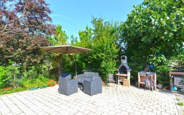 Spacious Flat With Pool Just 300m From the Beach