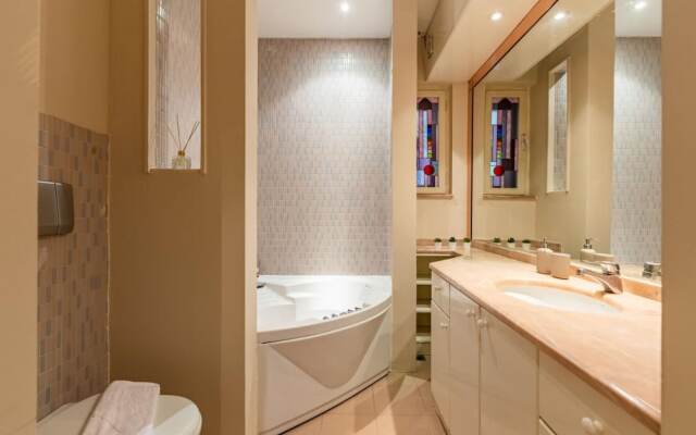 Missafir Flat in Beyoglu With Bosphorus View