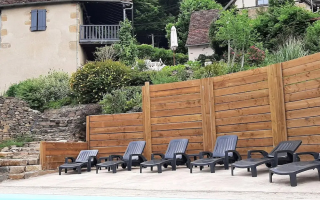 Beautifully Renovated House With Private Pool
