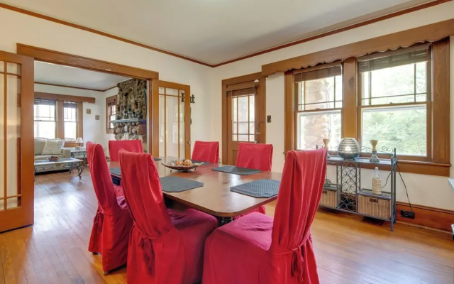 Hike + Explore: Mountain-view Escape in Candler
