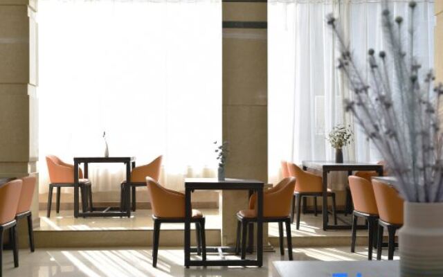Zhongzhou Hotel (Jiaozuo High-Speed Railway Station Wangfujing Plaza)