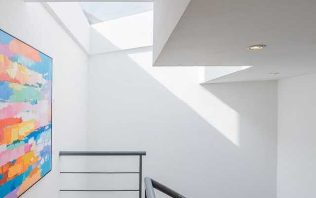 w Lovely 3BR With Modern Balcony in Panama