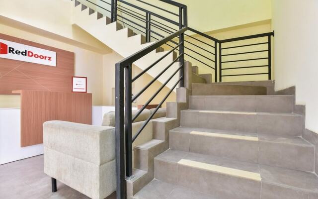 RedDoorz Plus near TIS Square