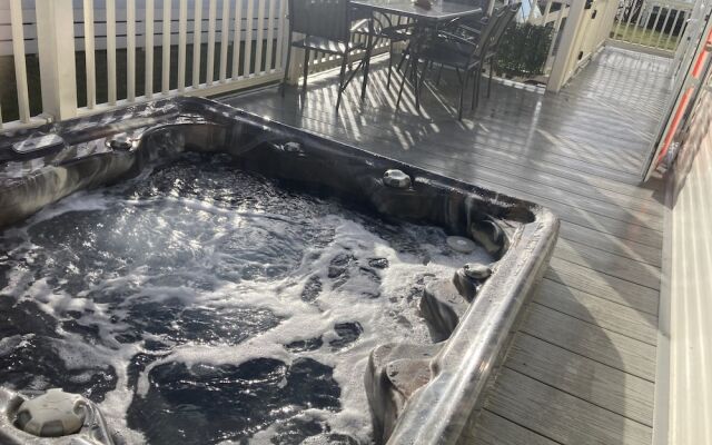 Luxury Pet Friendly Hot Tub Breaks at Tattershall