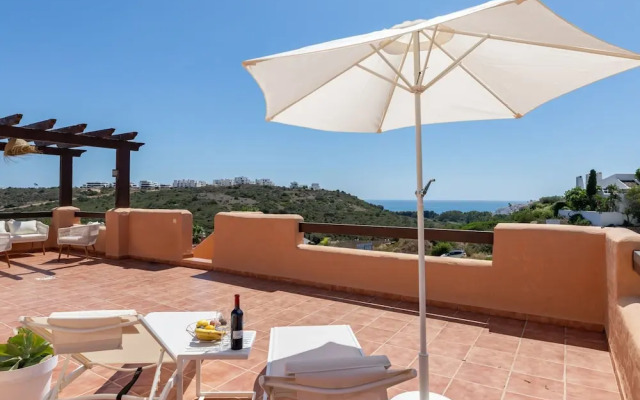 Penthouse With Terrace and sea Views