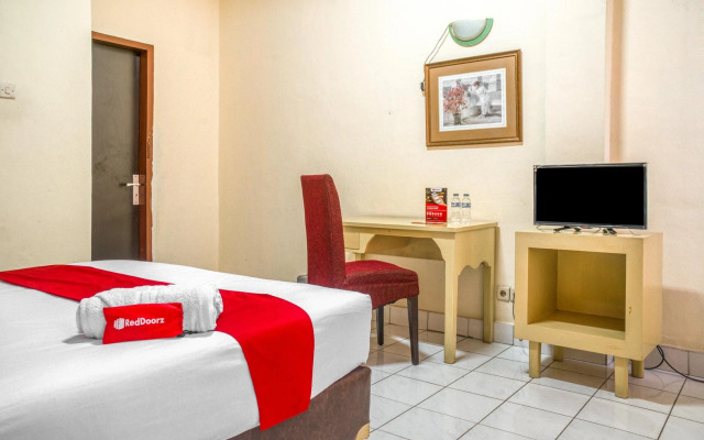 RedDoorz near Plaza Senayan