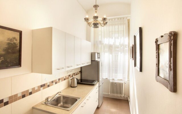 Hotel U Zlatého Stromu Prague by BHG