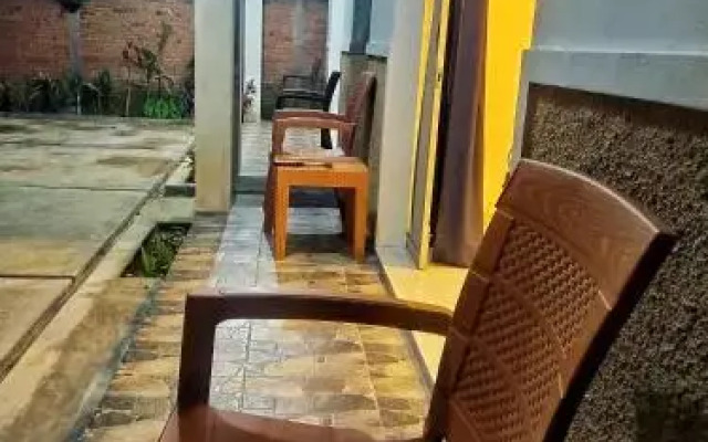 Godong Family House by OYO