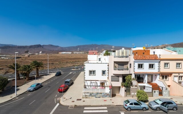 Spacious Apartment in Cruce de Arinaga With Terrace
