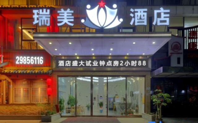 Royal Hotel