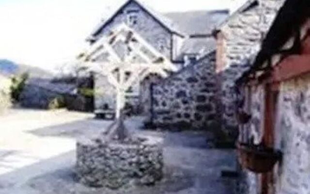 Pen Isar Llan