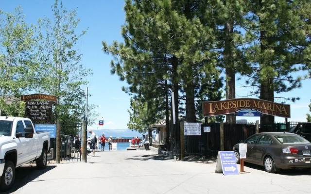 Tahoe Olympic 3 Bedroom Condo by RedAwning