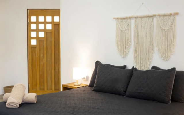 Sonido Del Mar Hotel and Yoga Loft