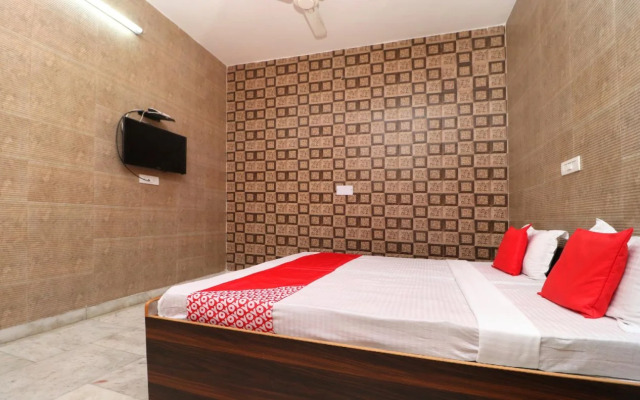 OYO 23066 Shiv Guest House