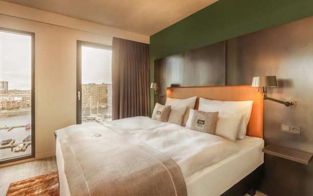 Holiday Inn - the niu, Fender Amsterdam by IHG
