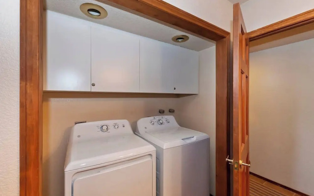 Canyon Castle Mtn Retreat w Hot Tub