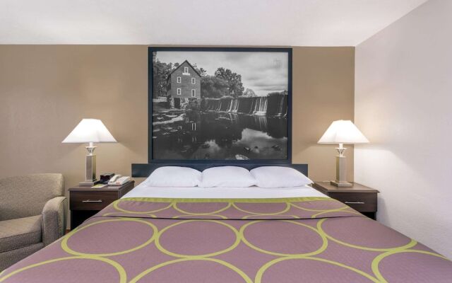 Super 8 - Locust Grove