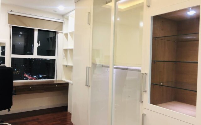 Sunrise City Alms Luxury Apartment