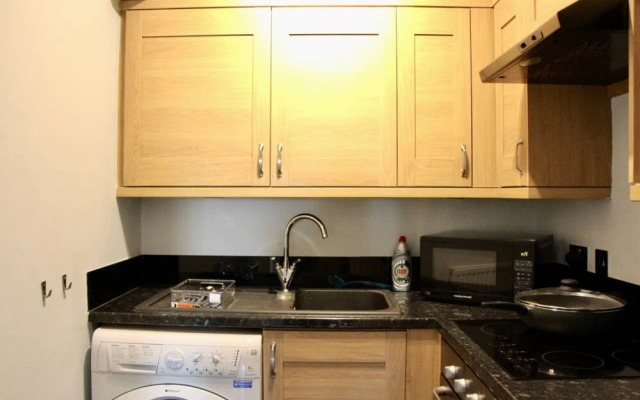 3 Bedroom Canal-side Flat In Fountainbridge