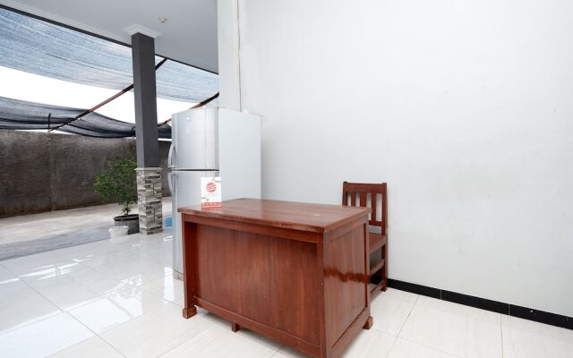 Griya Ria by OYO Rooms