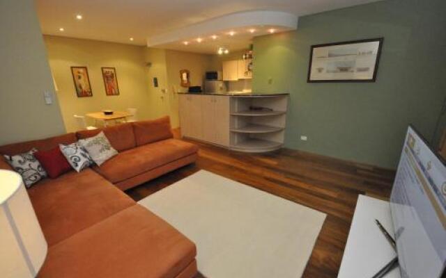 Glebe Self-Contained Modern One-Bedroom Apartment (47ROS)