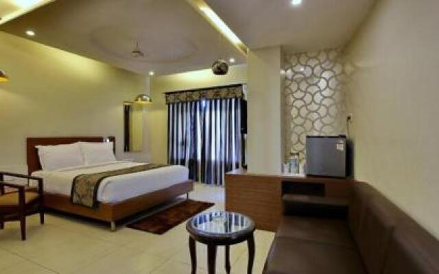 Hotel Sheela Shree Plaza