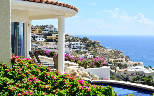 Villa Thunderbird