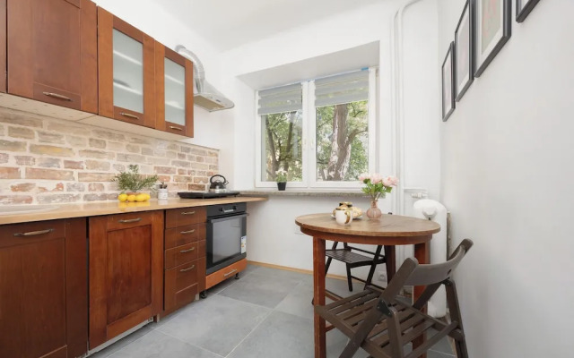 Traditional Warsaw Apartment by Renters