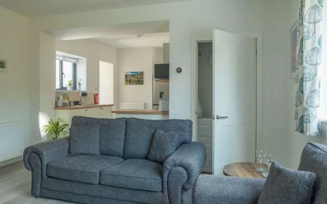 Modern Apartment in the Cotswolds Sleeps 6