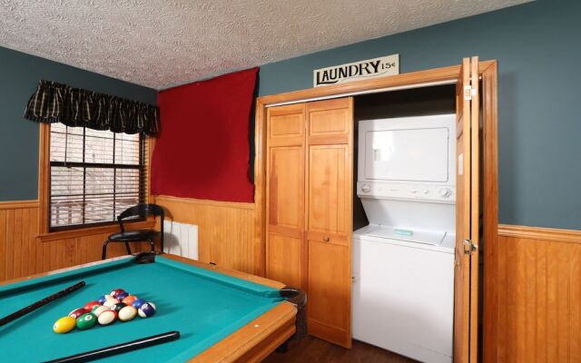 Just Hanging Out - Three Bedroom Cabin