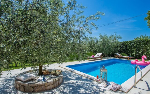 Beautiful Holiday Home in Dracevac With Terrace
