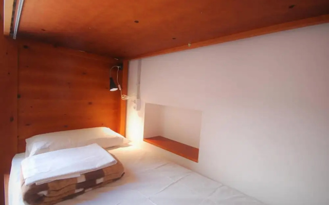 Ten To Go Hostel