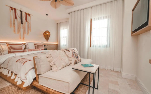 6 Rooms by Azumare