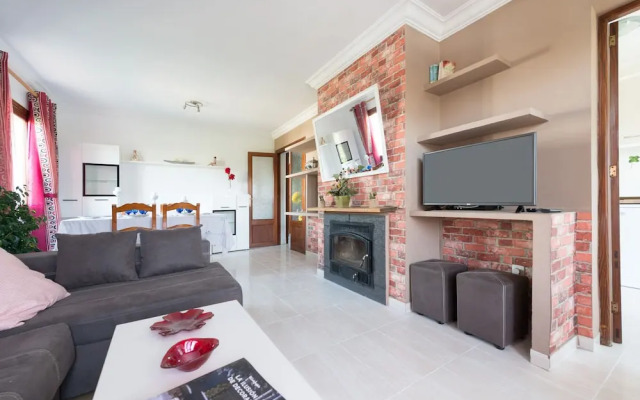 Ropit in Alc dia With 2 Bedrooms and 1 Bathrooms