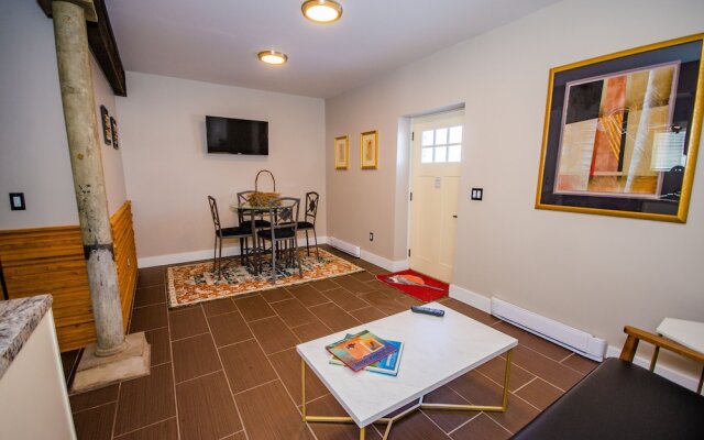 Tobacco Warehouse Inn