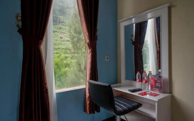 RedDoorz @ Gerbang Dieng Plateau Area