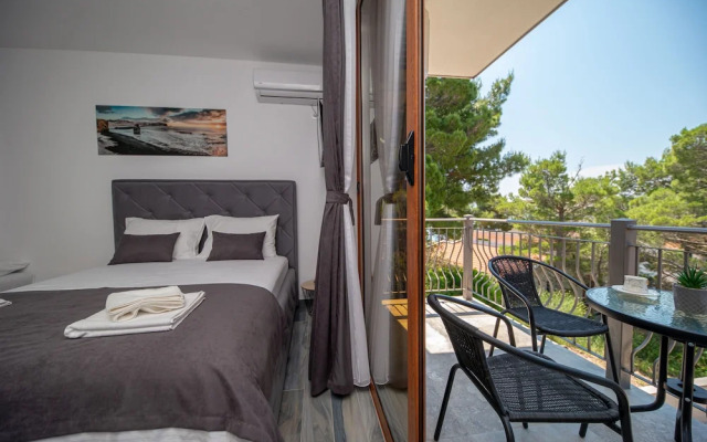 Green Pino Seaview Studios