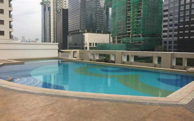 Luxury Condo at Forbeswood Parklane