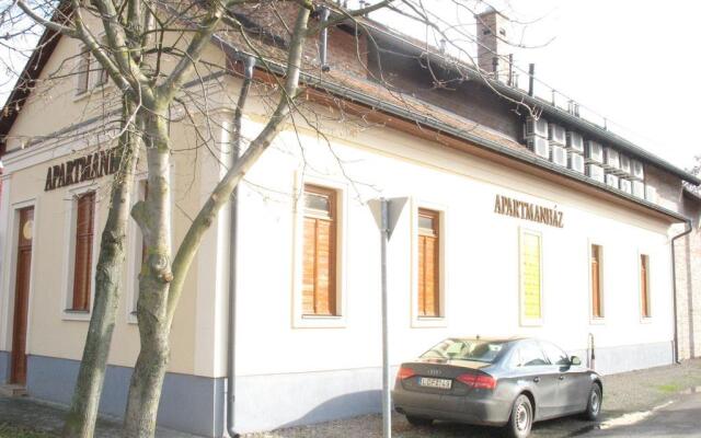 Apartmanház