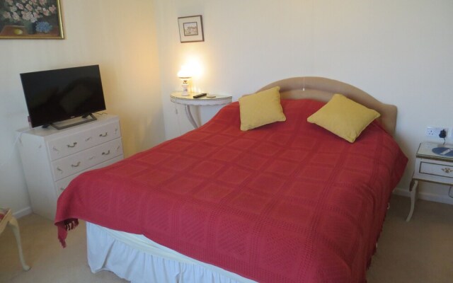Westmead. Chalet Bungalow