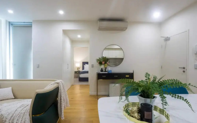 Brilliant 3 Month Corporate Rental With Balcony