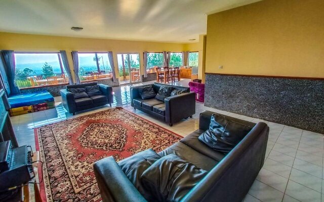 Mulberry Hill by The Lodge