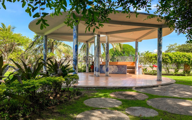 Puerto de Luna Pet Friendly & Family Suites Hotel