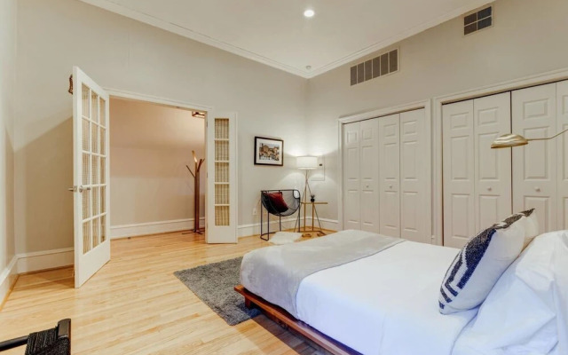 Walk everywhere from Stunning Architectural Flat!