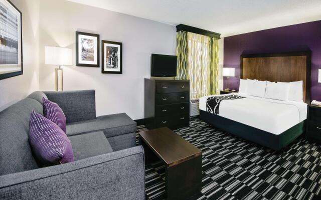La Quinta Inn and Suites Woodlands South