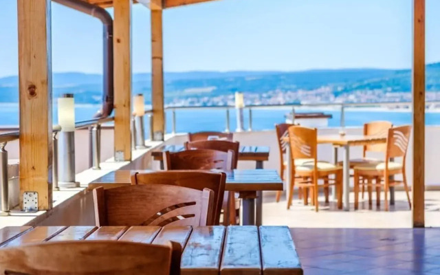 Hotel Vemara Club