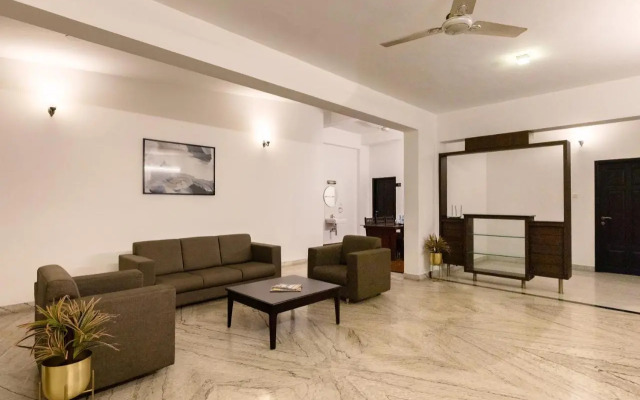 Hotel Paramount Suites & Service Apartments