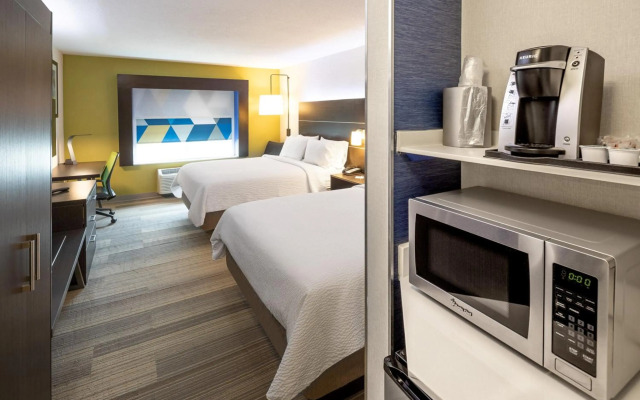 Holiday Inn Express & Suites Chicago West - St Charles