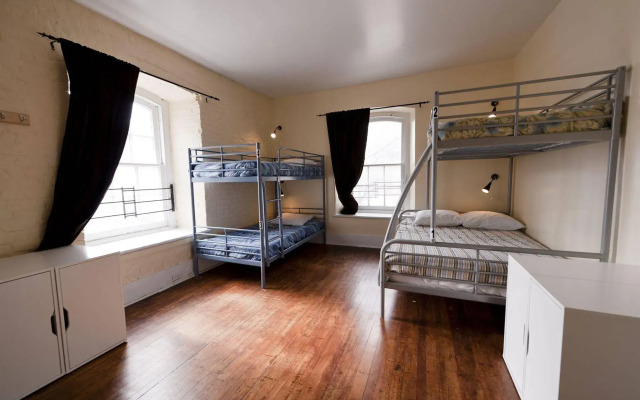 Saintlo Ottawa Jail Hostel