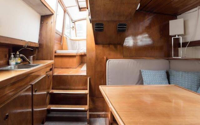 Authentic Houseboats Amsterdam